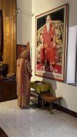 HH Swamiji at the portrait of Parama Pujya Ishwaranand Giriji Maharaj